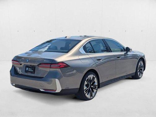 Oxide Grey Metallic 2026 BMW 530 530i
