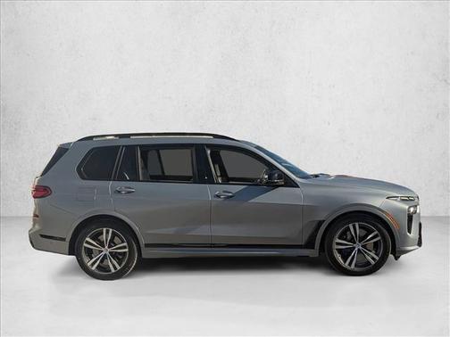 2023 BMW X7 M60i