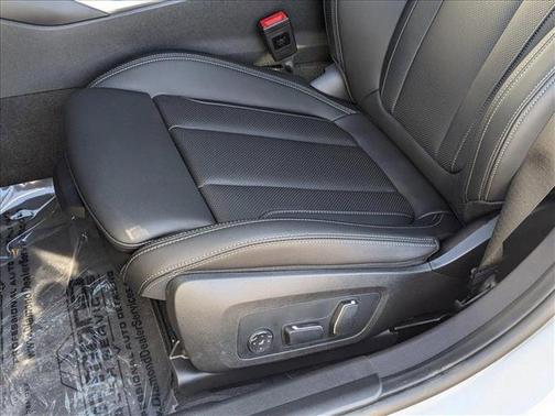 2025 BMW 330 i xDrive
