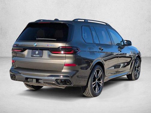 Manhattan Green Metallic 2026 BMW X7 M60i