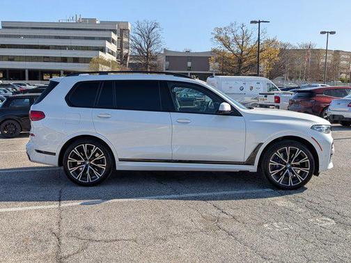 Mineral White Metallic 2021 BMW X7 M50i