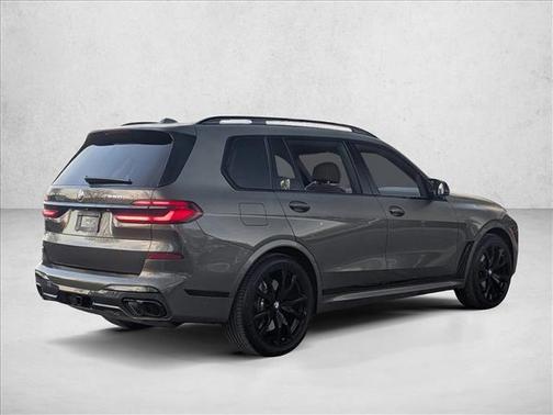 2025 BMW X7 M60i