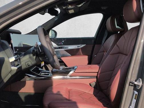 Dravit Grey Metallic 2026 BMW 750e i xDrive