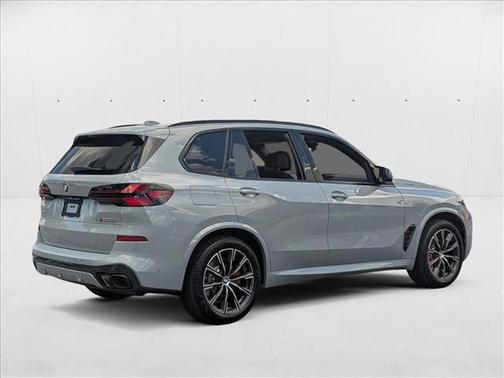 2026 BMW X5 M60i