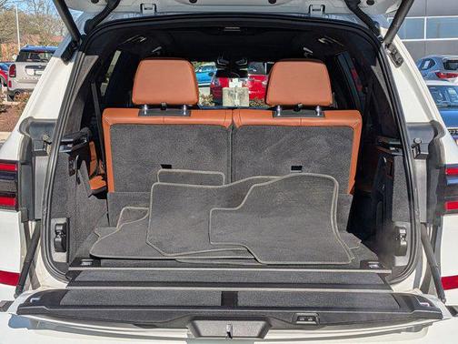 Alpine White 2024 BMW X7 M60i