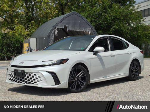 Wind Chill Pearl 2025 Toyota Camry XSE