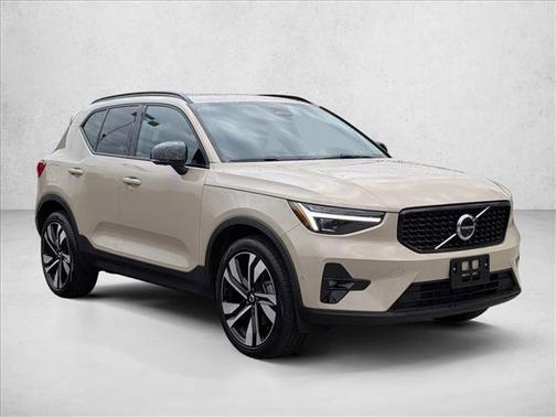 Sand Dune Metallic 2025 Volvo XC40 B5 Ultra Dark Theme