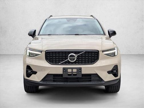 Sand Dune Metallic 2025 Volvo XC40 B5 Ultra Dark Theme