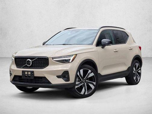 Sand Dune Metallic 2025 Volvo XC40 B5 Ultra Dark Theme