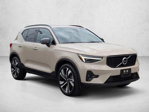 Sand Dune Metallic 2025 Volvo XC40 B5 Ultra Dark Theme