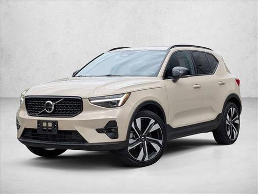 Sand Dune Metallic 2025 Volvo XC40 B5 Ultra Dark Theme