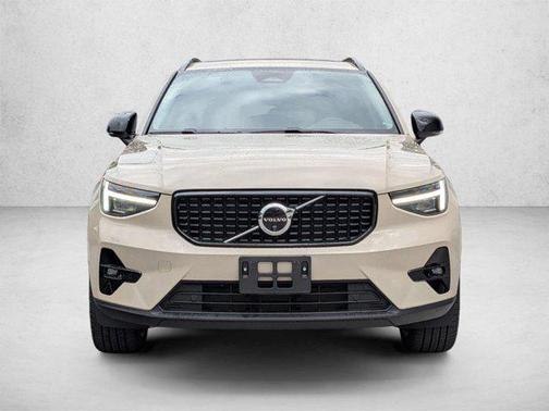 Sand Dune Metallic 2025 Volvo XC40 B5 Ultra Dark Theme