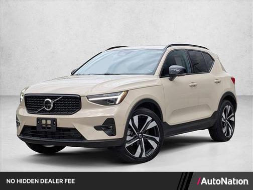 Sand Dune Metallic 2025 Volvo XC40 B5 Ultra Dark Theme