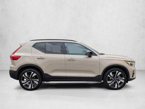 Sand Dune Metallic 2025 Volvo XC40 B5 Ultra Dark Theme