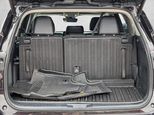 Opulent Amber 2022 Toyota Highlander XLE