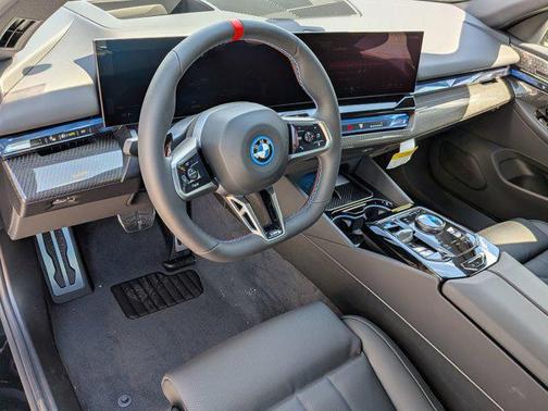 2025 BMW i5 M60