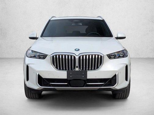 White 2025 BMW X5 PHEV xDrive50e