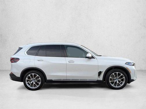 White 2025 BMW X5 PHEV xDrive50e