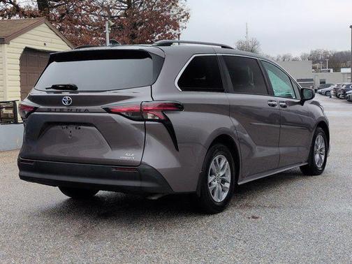 2022 Toyota Sienna XLE