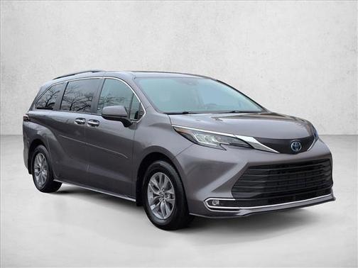 2022 Toyota Sienna XLE