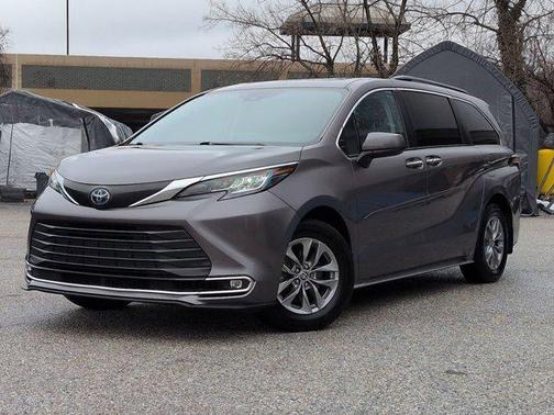 2022 Toyota Sienna XLE
