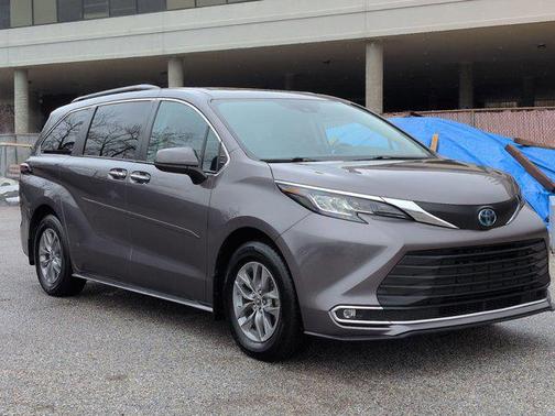 2022 Toyota Sienna XLE