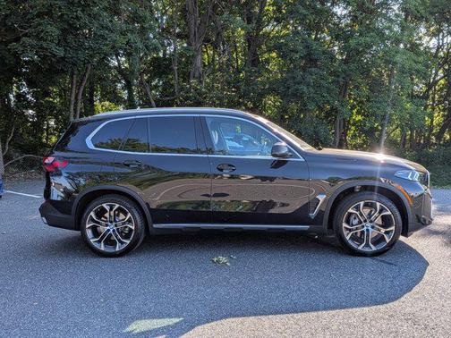 Black Sapphire Metallic 2026 BMW X5 xDrive40i