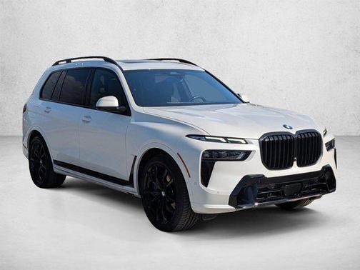 Mineral White Metallic 2023 BMW X7 xDrive40i