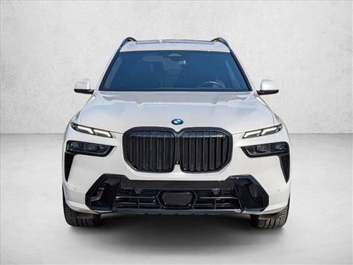 Mineral White Metallic 2023 BMW X7 xDrive40i