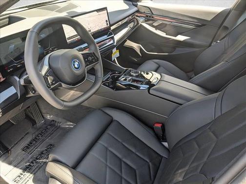 Black Sapphire Metallic 2025 BMW i5 xDrive40