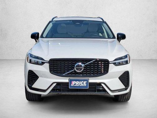 Crystal White Metallic 2024 Volvo XC60 Recharge Plug-In Hybrid T8 Plus Dark Theme