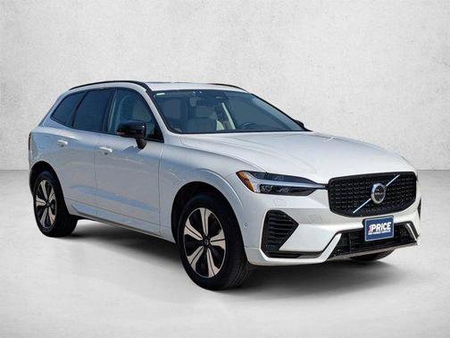 Crystal White Metallic 2024 Volvo XC60 Recharge Plug-In Hybrid T8 Plus Dark Theme