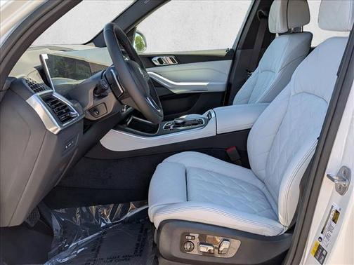 Mineral White Metallic 2026 BMW X5 PHEV xDrive50e