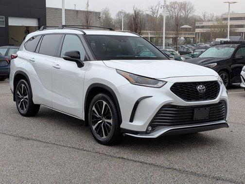Wind Chill Pearl 2022 Toyota Highlander XSE