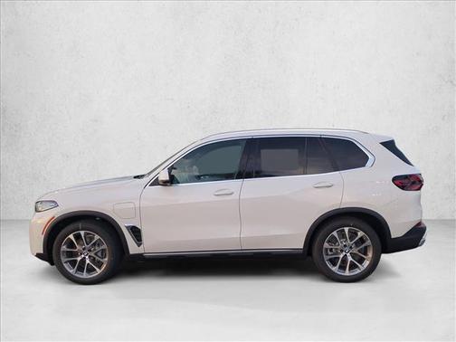 Alpine White 2026 BMW X5 PHEV xDrive50e