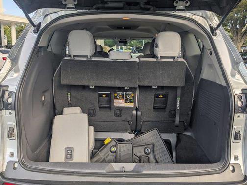 2022 Toyota Sienna LE