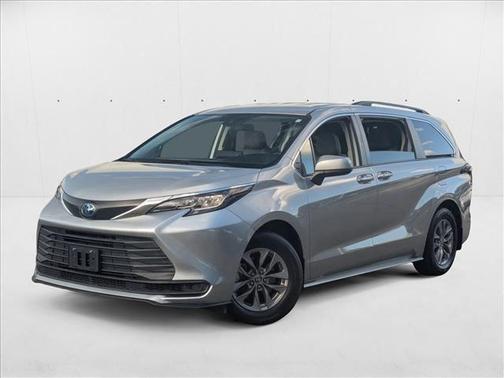 2022 Toyota Sienna LE