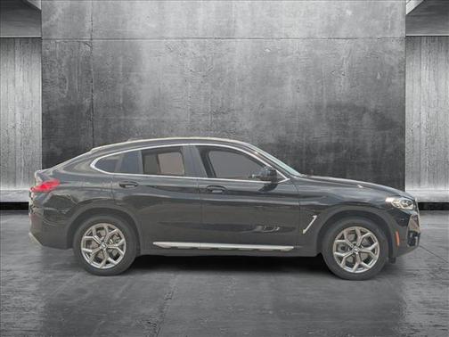 2025 BMW X4 xDrive30i