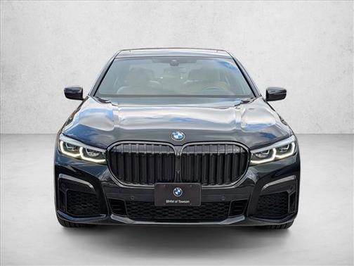 Black Sapphire Metallic 2022 BMW 740 i xDrive