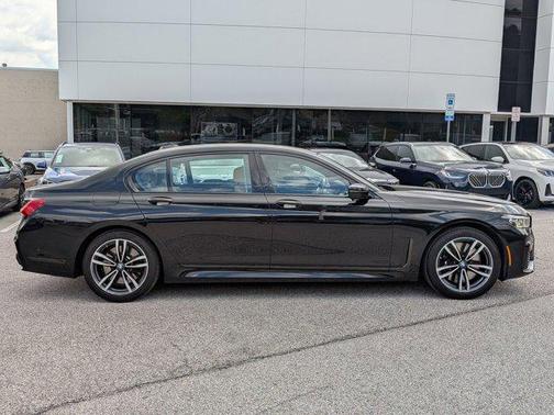 Black Sapphire Metallic 2022 BMW 740 i xDrive
