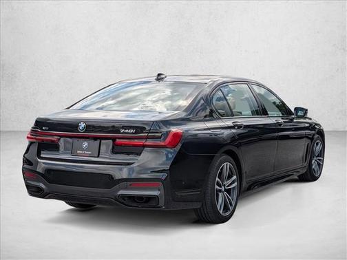 Black Sapphire Metallic 2022 BMW 740 i xDrive