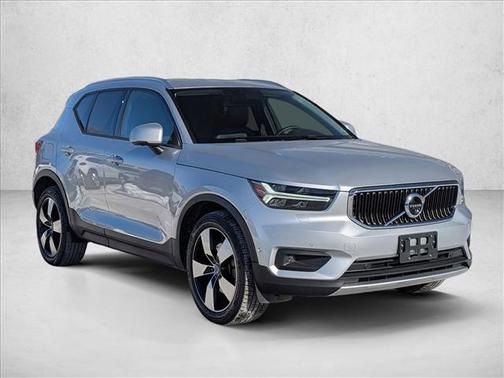 2019 Volvo XC40 T5 Momentum