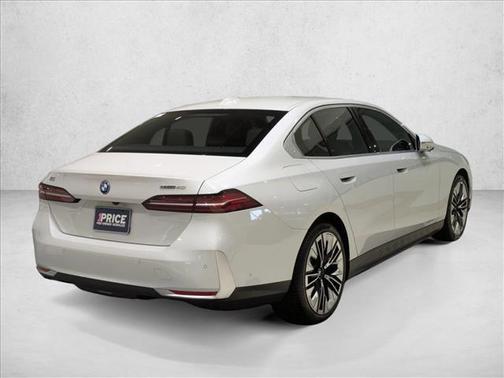 Mineral White Metallic 2024 BMW i5 eDrive40