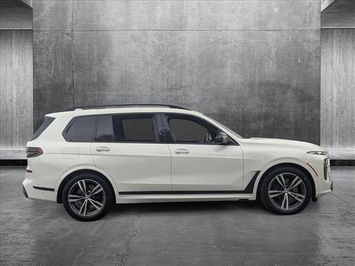 2024 BMW X7 M60i