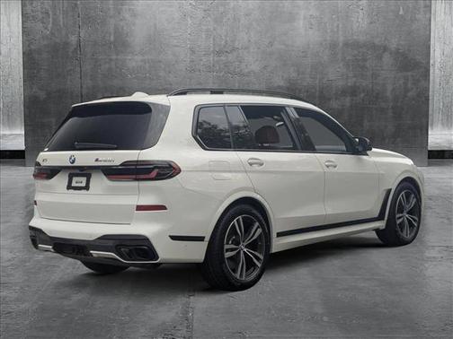 2024 BMW X7 M60i