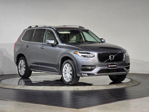2017 Volvo XC90 T6 Momentum
