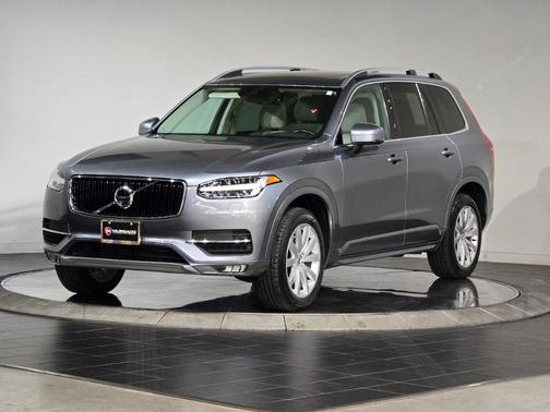 2017 Volvo XC90 T6 Momentum
