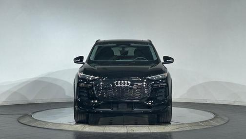 Mythos Black Metallic 2025 Audi Q6 e-tron Premium