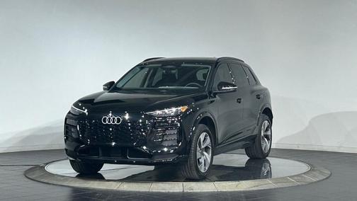 Mythos Black Metallic 2025 Audi Q6 e-tron Premium