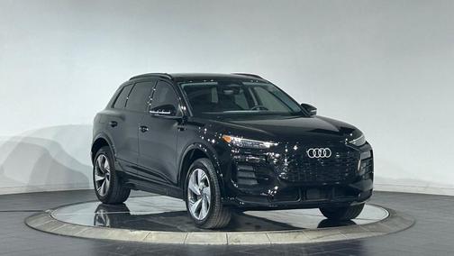 Mythos Black Metallic 2025 Audi Q6 e-tron Premium